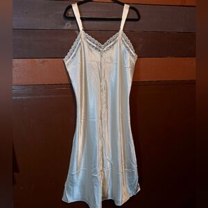 NWOT 18/20 Enchanted Sexy & Feminine creamy Off White Pink Satin In Lace